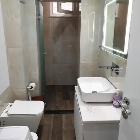 Vacation Near The Afer Liqenit Apartamento Pogradec
