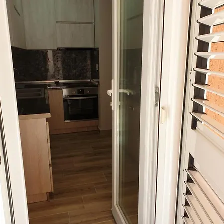 Διαμέρισμα Vacation Near The Afer Liqenit Πόγραδετς