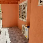 Apartment Vacation Near The Afer Liqenit Pogradec